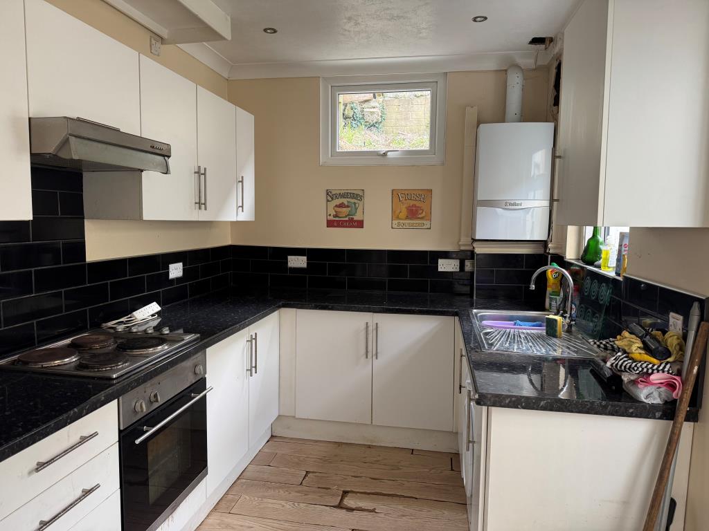 Lot: 108 - TOWN CENTRE HOUSE FOR INVESTMENT OR OWNER OCCUPATION - The Kitchen at the Rear